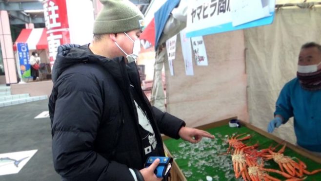 越前海岸「漁火」のカニ祭りで二杯5000円のカニ買った