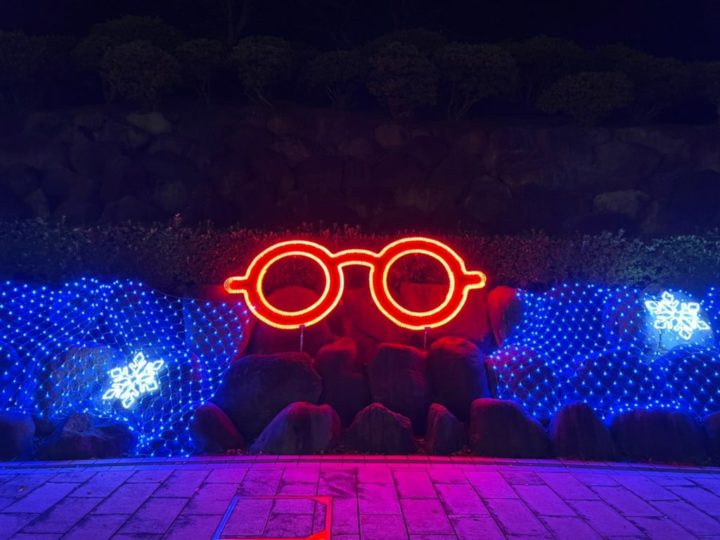 glasses shaped illumination